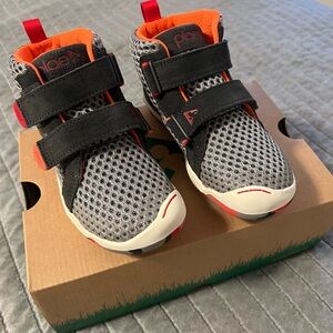 Youth Leo Voltage Grey Sneakers